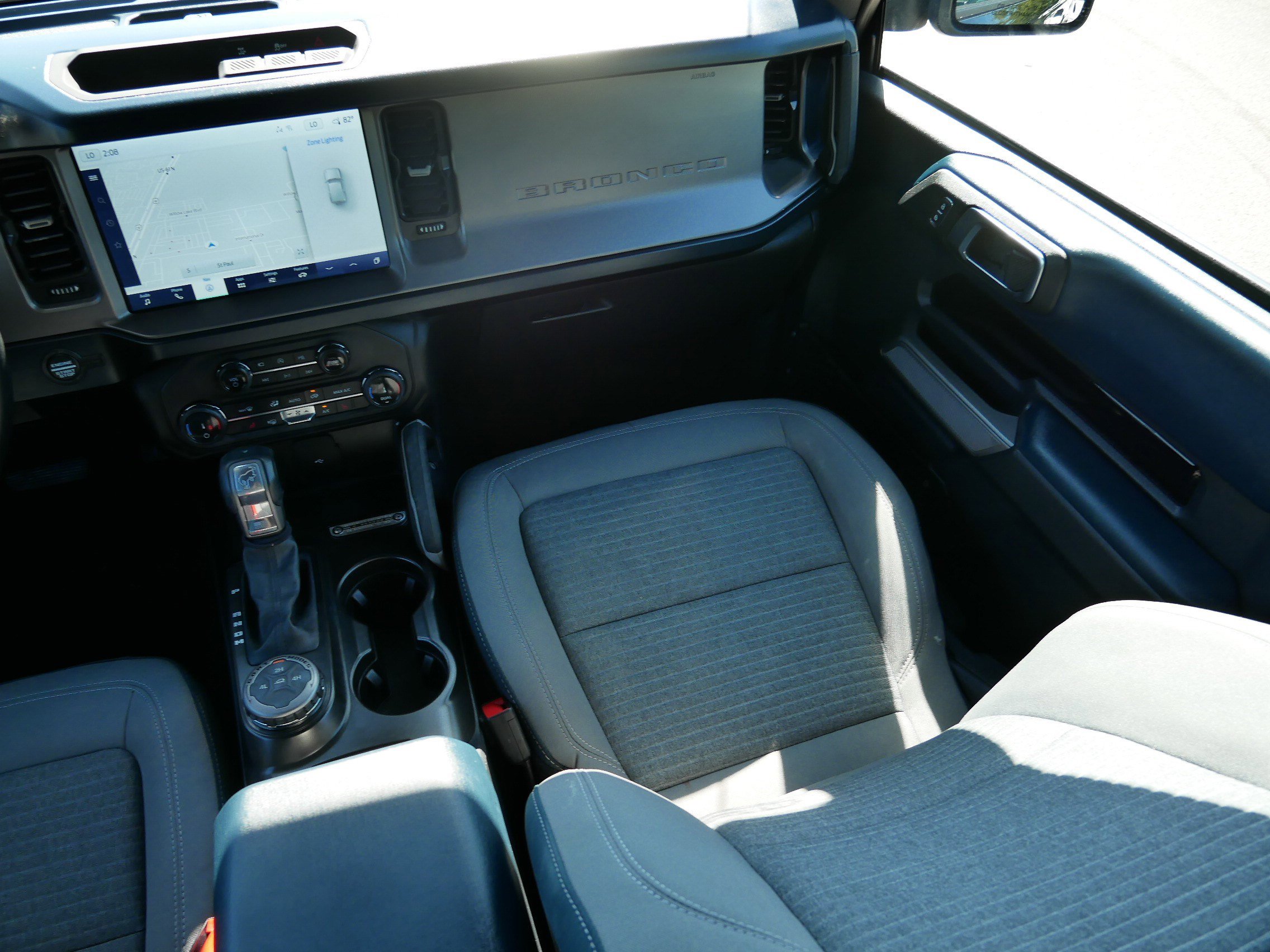 2022 Ford Bronco Outer Banks photo 11