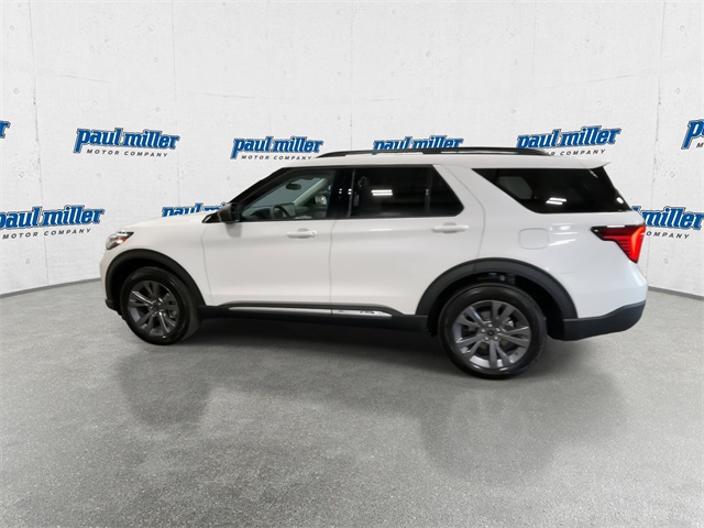 2025 Ford Explorer photo 2