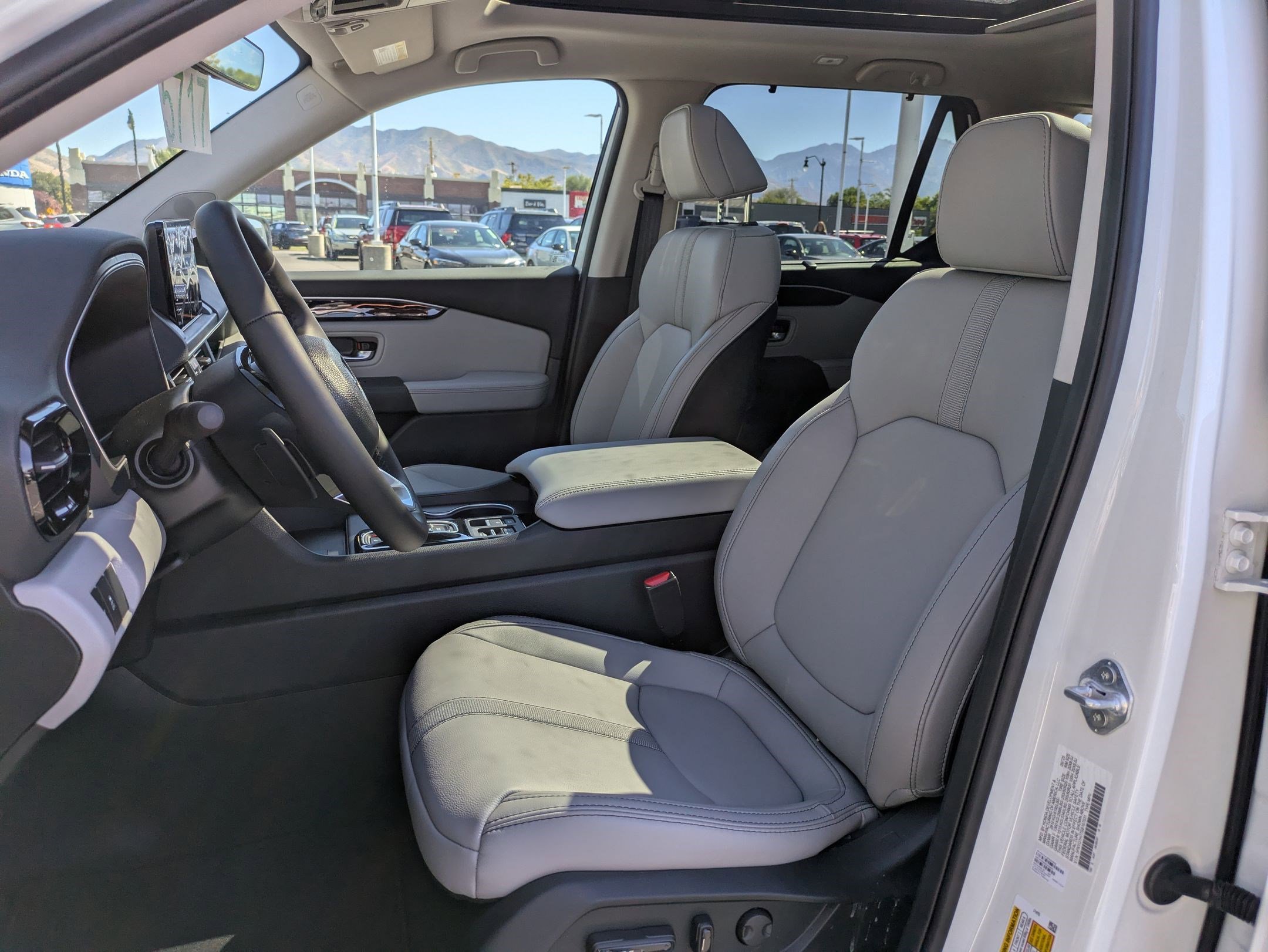 2025 Honda Pilot Touring photo 12