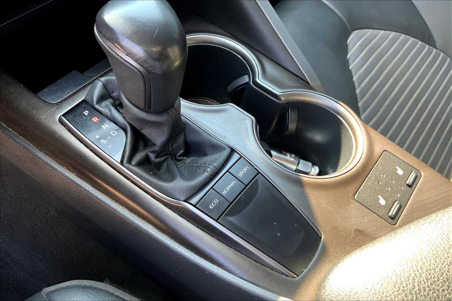 2022 Toyota Camry SE photo 29