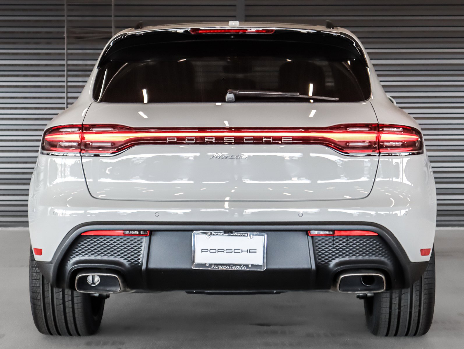 2025 Porsche Macan T photo 7