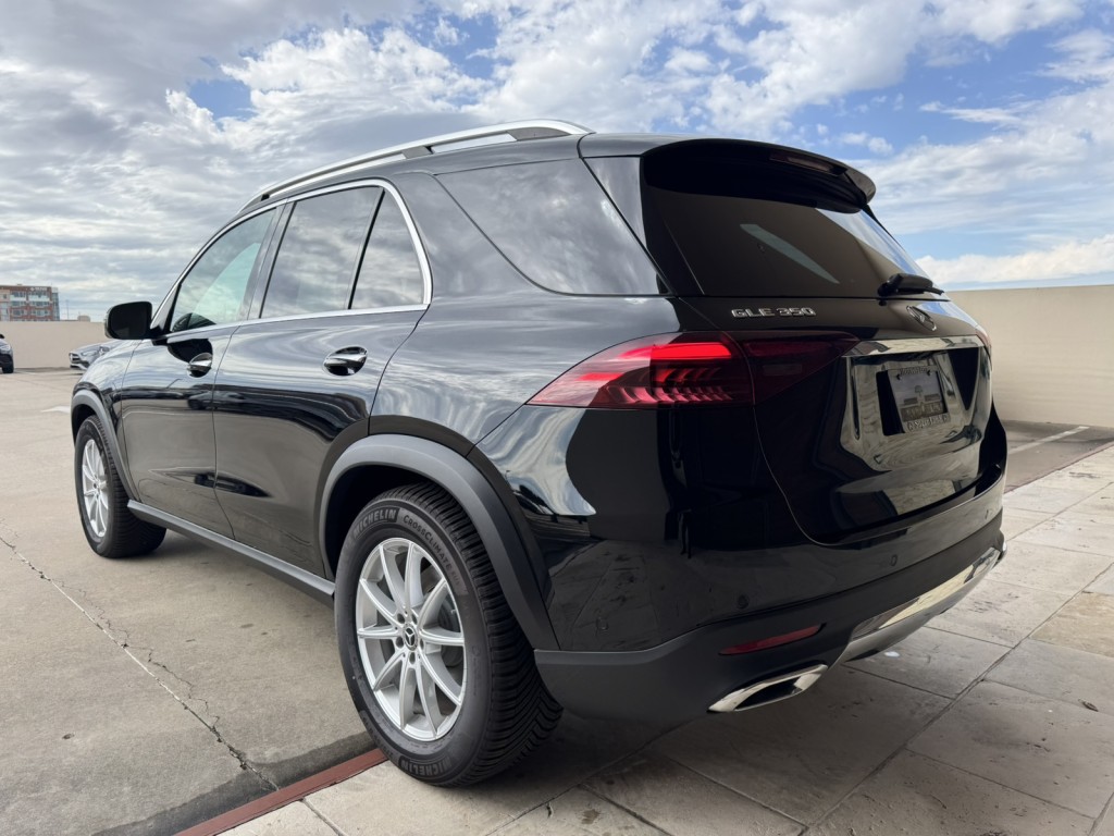 2025 Mercedes Benz GLE 350 4MATIC photo 3