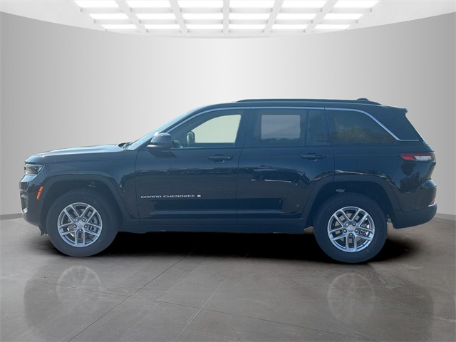2025 Jeep Grand Cherokee Laredo X photo 3