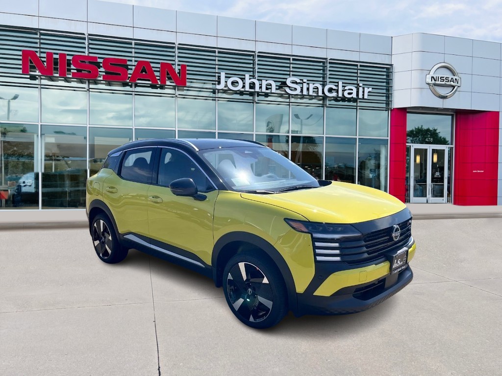 2025 Nissan Kicks SR AWD's photo