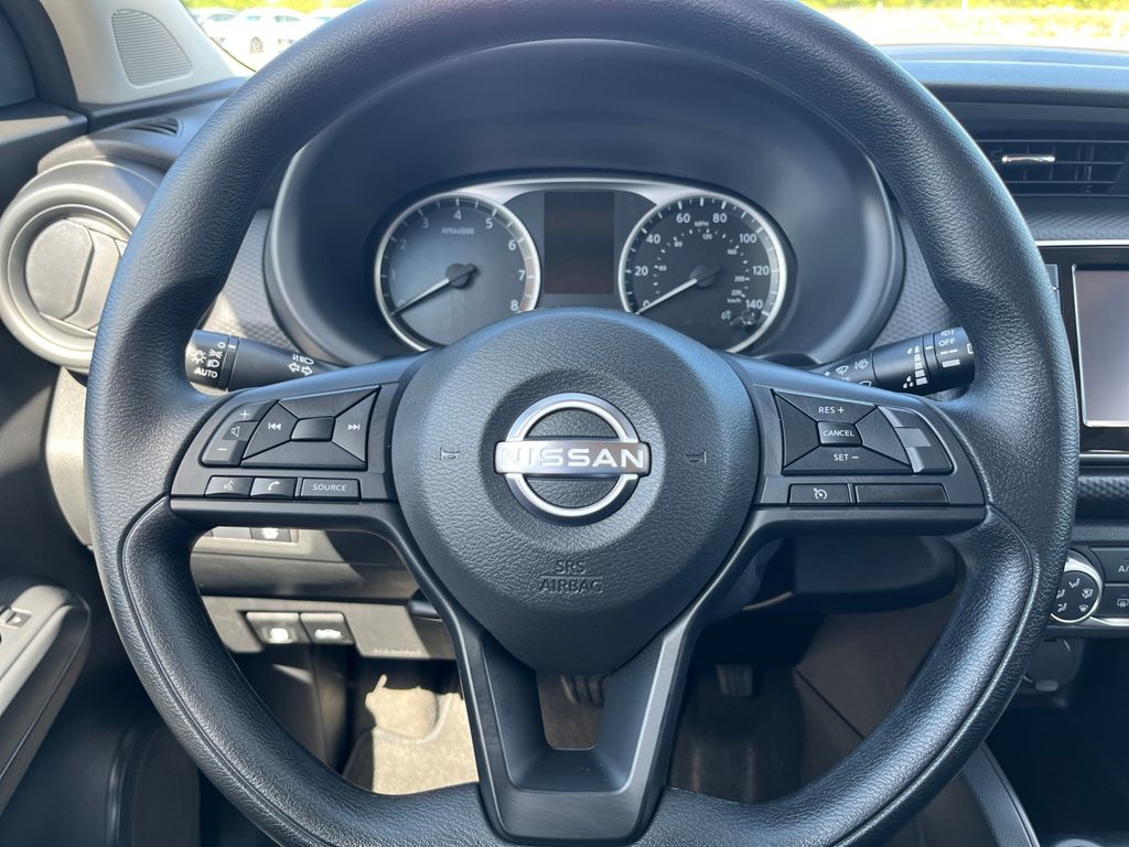 2025 Nissan Kicks Play S photo 16