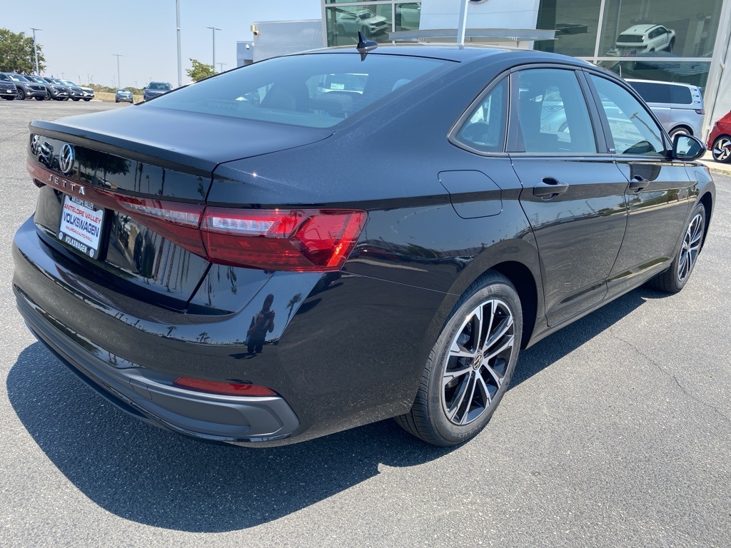2025 Volkswagen Jetta 1.5T Sport photo 4