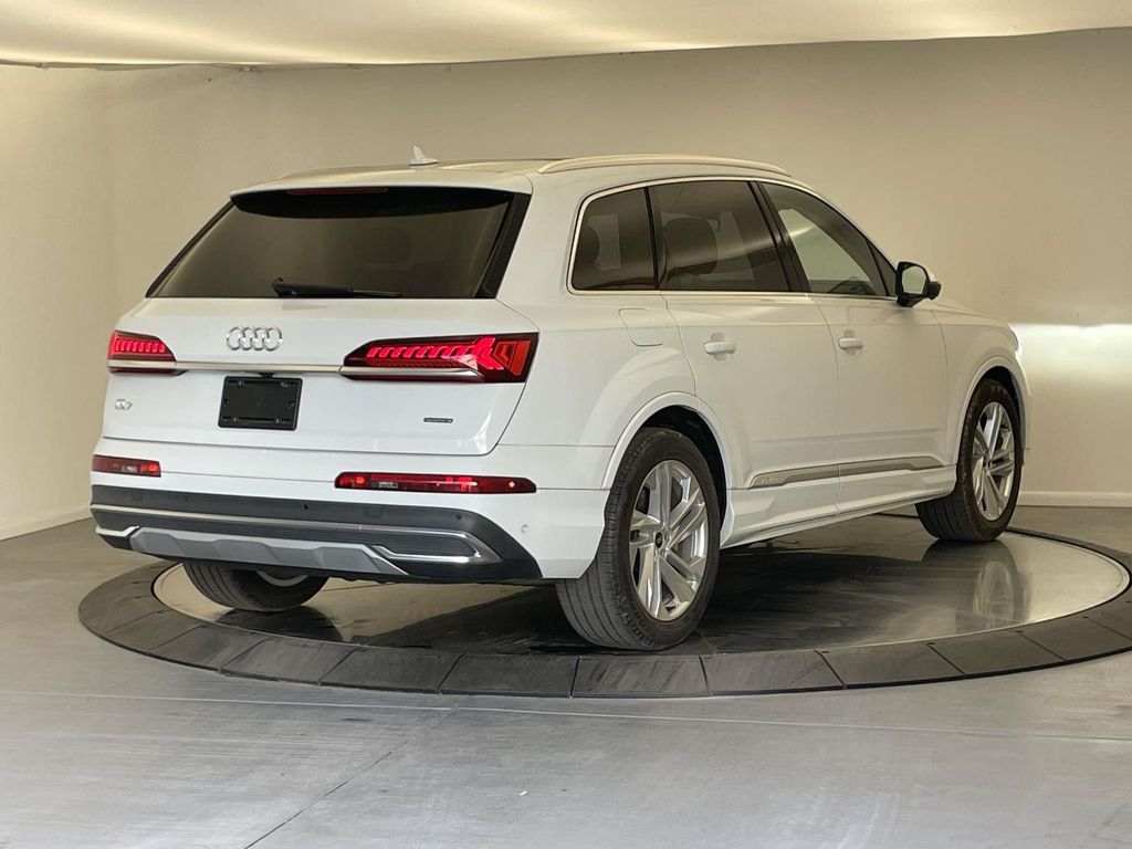 2021 Audi Q7 55 Prestige photo 7