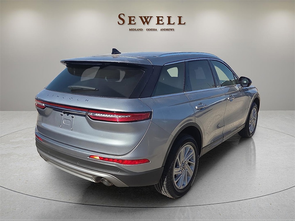 2022 Lincoln Corsair Standard photo 3