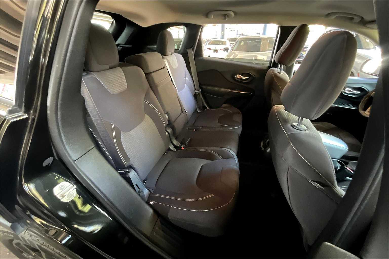 2015 Jeep Cherokee Latitude photo 19