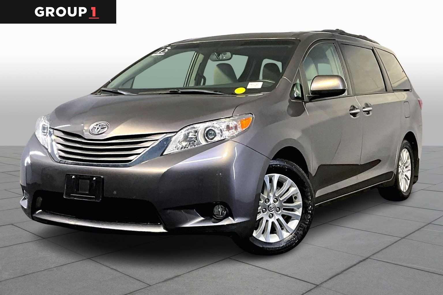 2015 Toyota Sienna XLE's photo