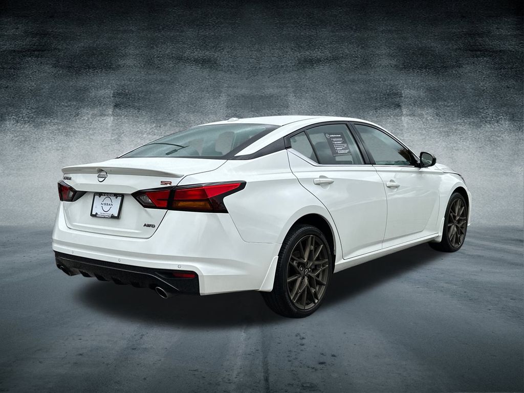 2025 Nissan Altima 2.5 SR photo 4