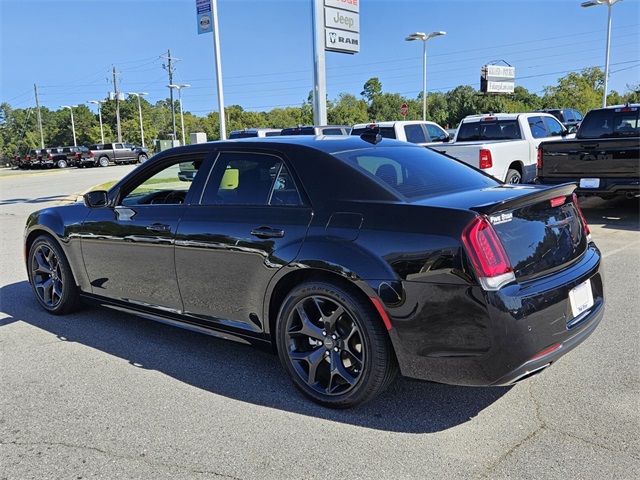 2022 Chrysler 300 S photo 11