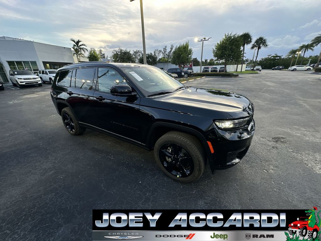 2025 Jeep Grand Cherokee Limited photo 2