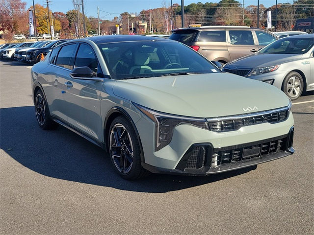 2025 Kia K4 GT-Line photo 2