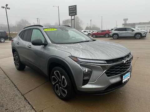 2025 Chevrolet Trax RS's photo