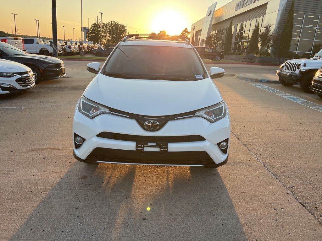 2018 Toyota RAV4 Adventure XLE photo 2