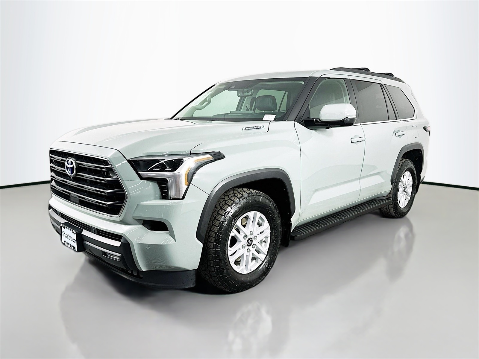 2024 Toyota Sequoia SR5 photo 3