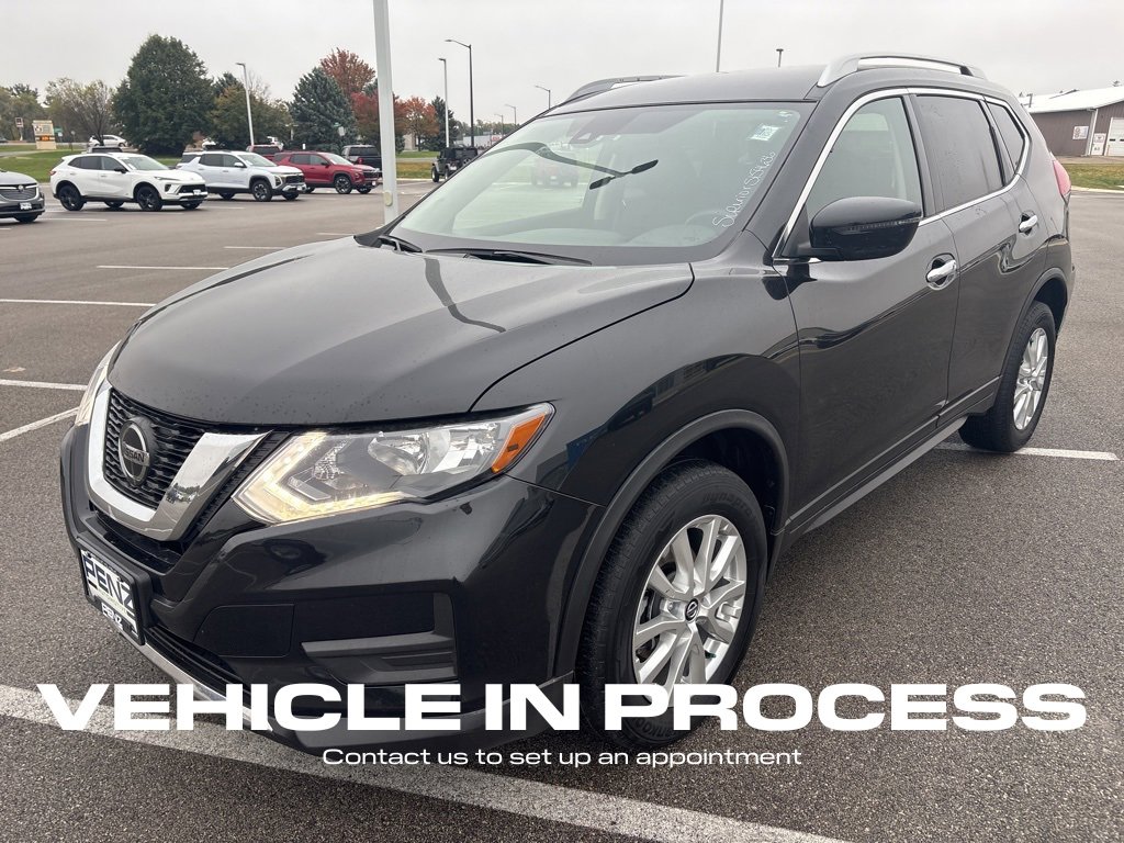 2019 Nissan Rogue SV photo 3