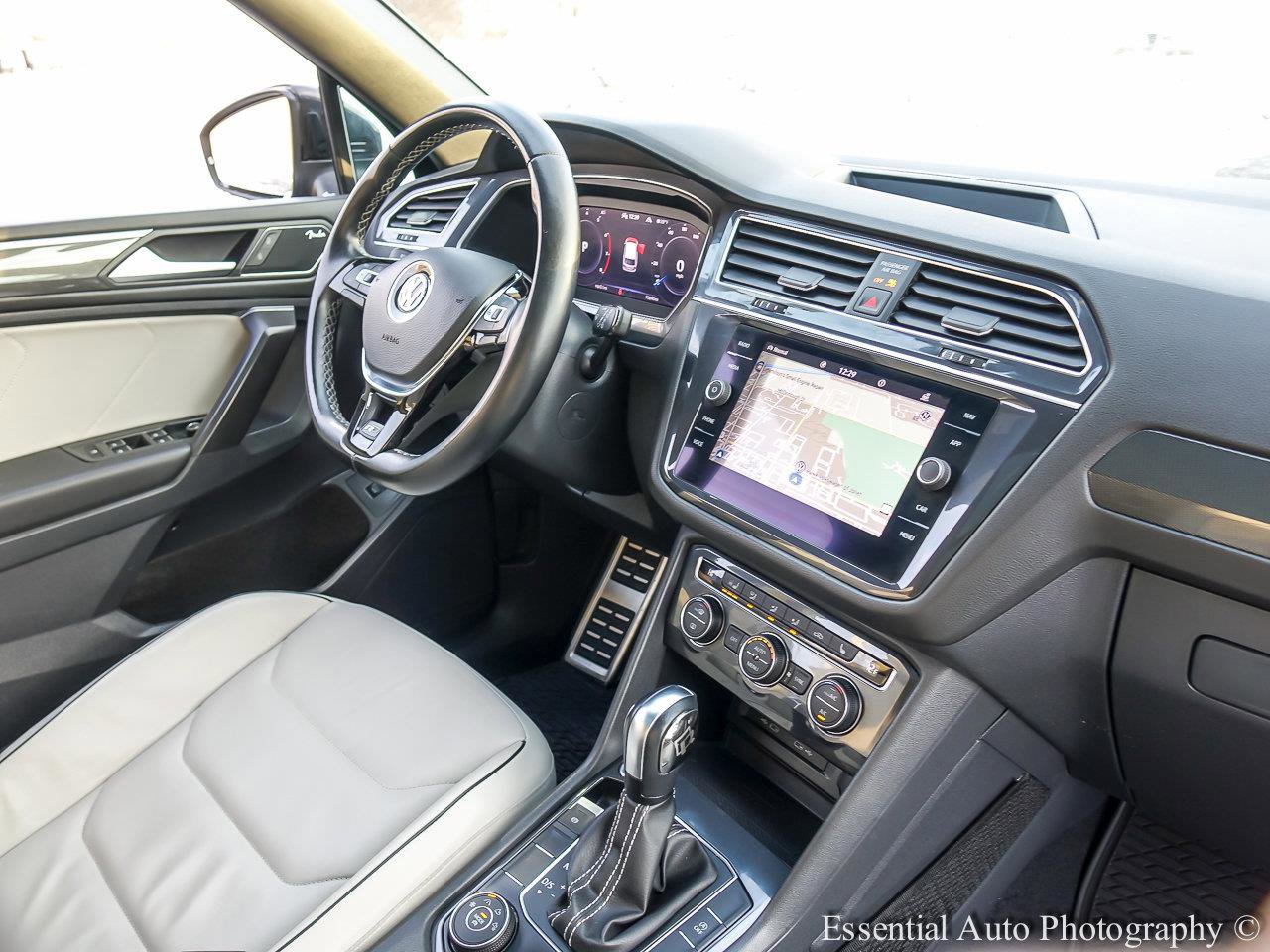 2021 VOLKSWAGEN TIGUAN - Image 24