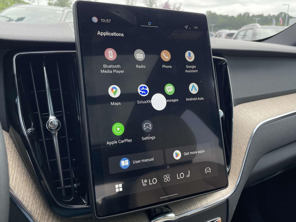 2026 Volvo XC60 B5 Core photo 17