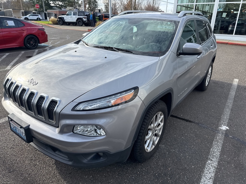 2016 Jeep Cherokee Latitude photo 2