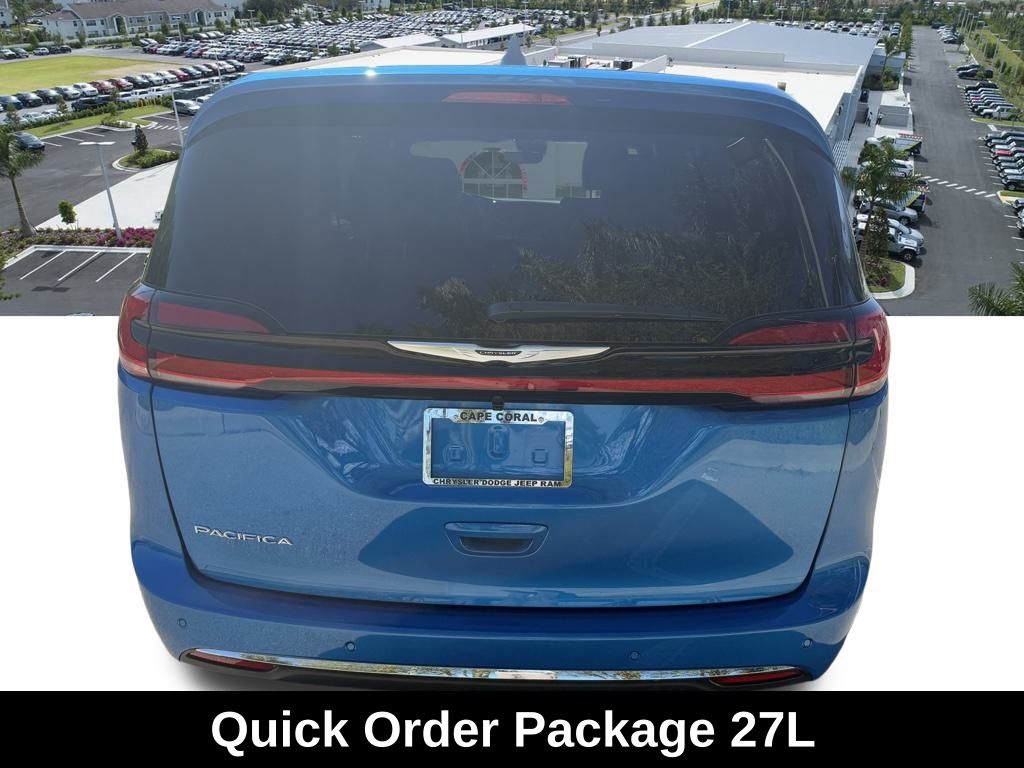 2026 Chrysler Pacifica photo 4