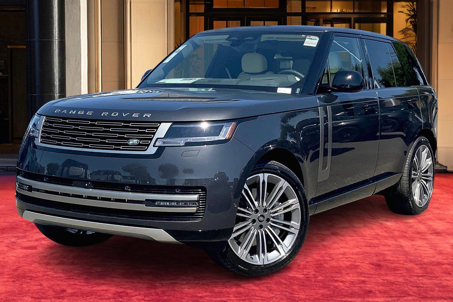 2025 Land Rover Range Rover SE's photo