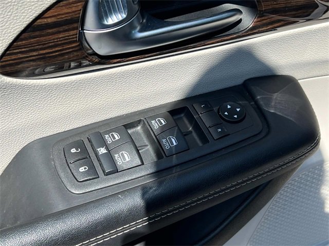 2022 Chrysler Pacifica Hybrid Limited photo 15