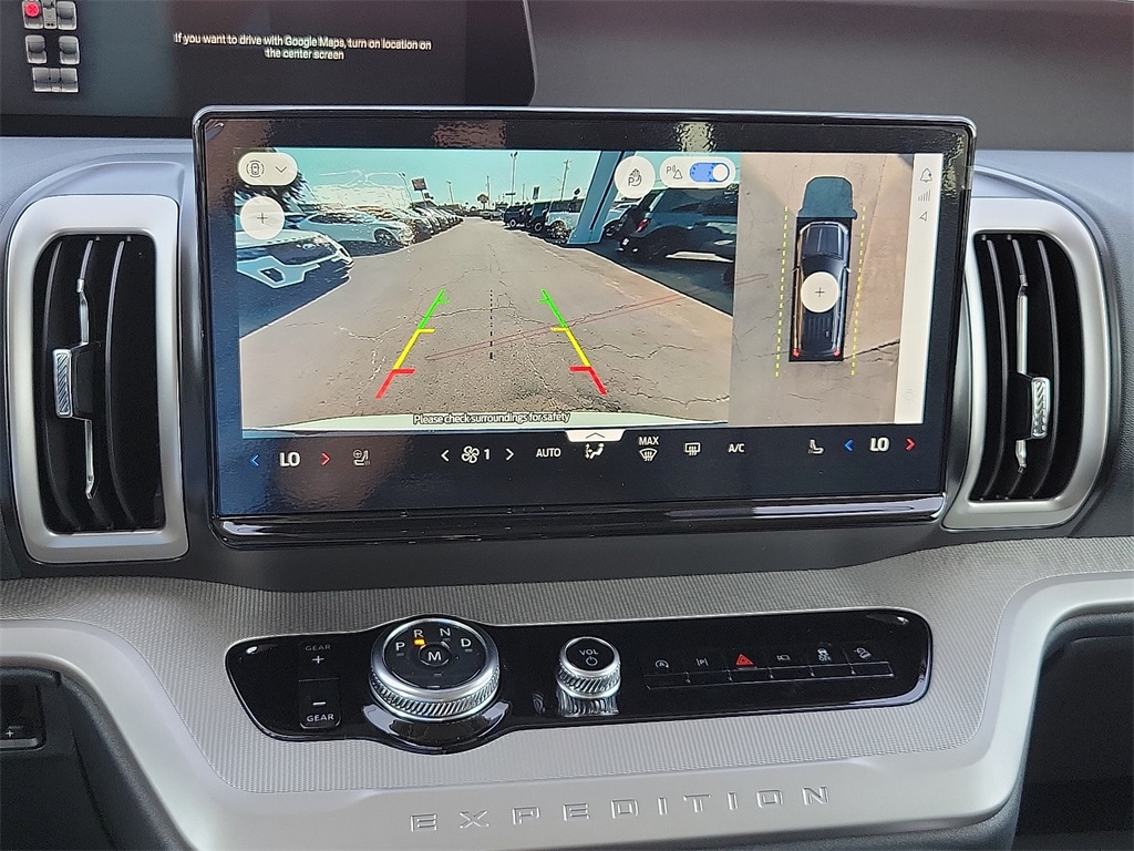 2025 Ford Expedition photo 16