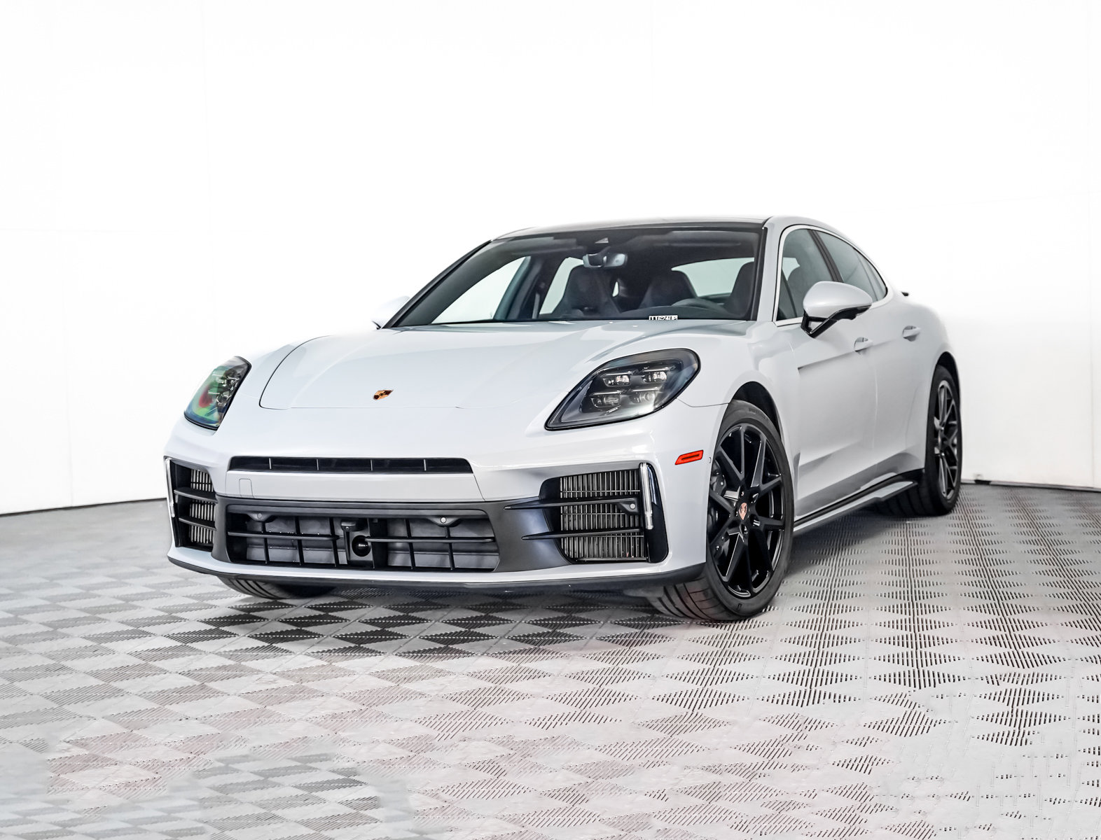 2025 Porsche Panamera Base's photo