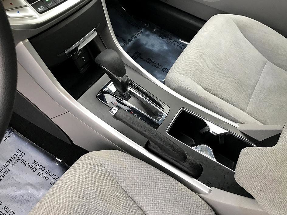 2013 Honda Accord LX photo 16