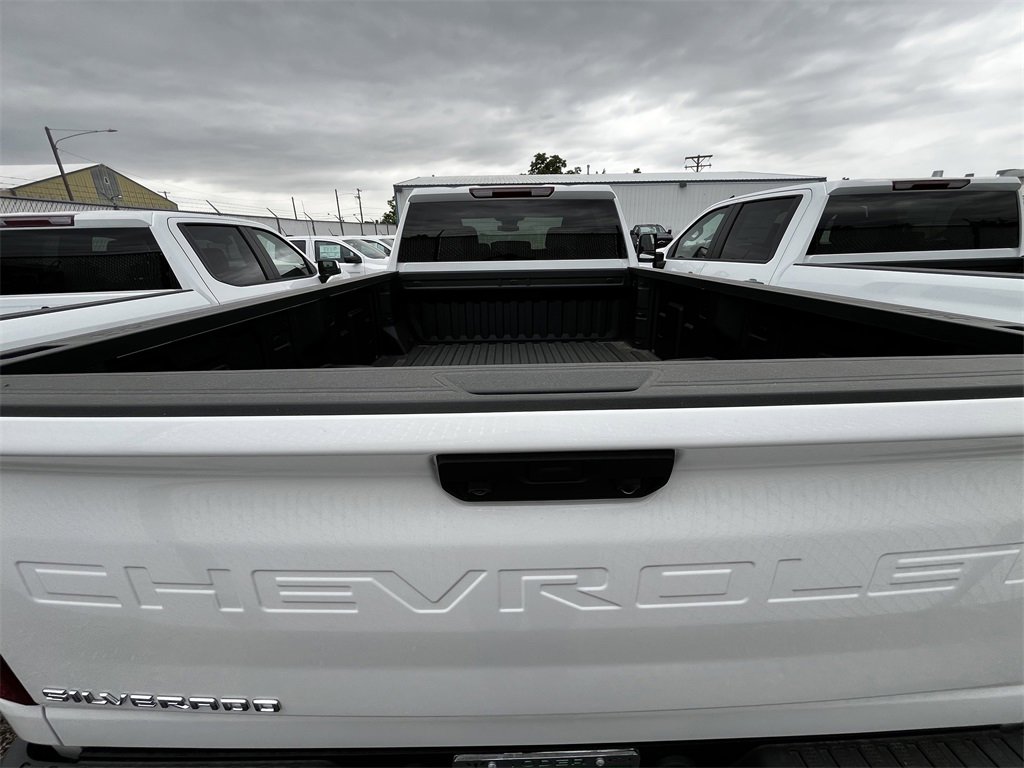 2025 Chevrolet Silverado 2500HD photo 3