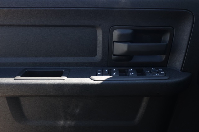 New 2026 Diamond Black Crystal Pearl-Coat Exterior Paint RAM Tradesman image 22