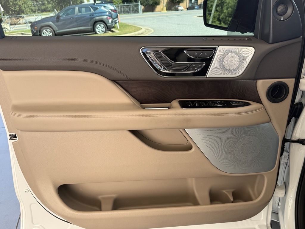 2024 Lincoln Navigator L Reserve photo 8