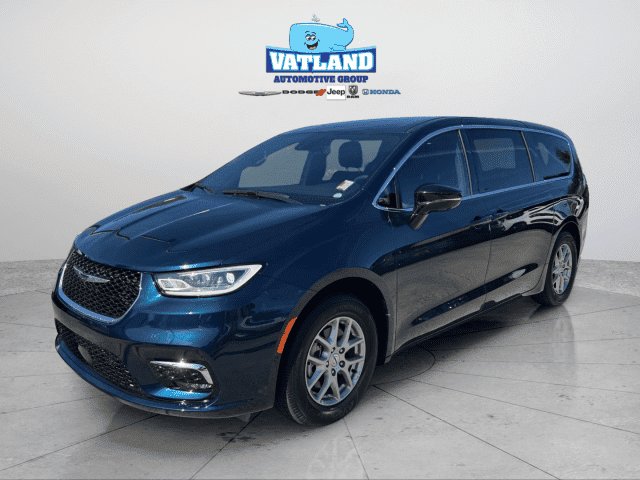 2025 Chrysler Pacifica Select's photo