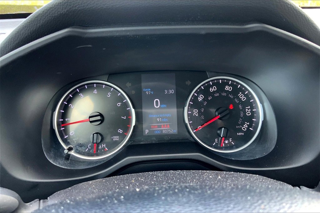 2021 Toyota RAV4 LE photo 19