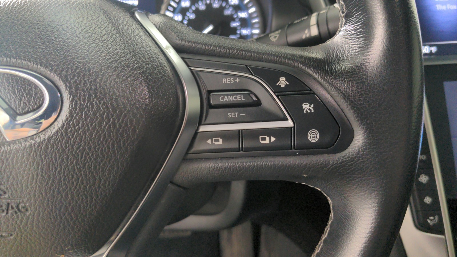 Used 2022 Graphite Shadow INFINITI LUXE image 18