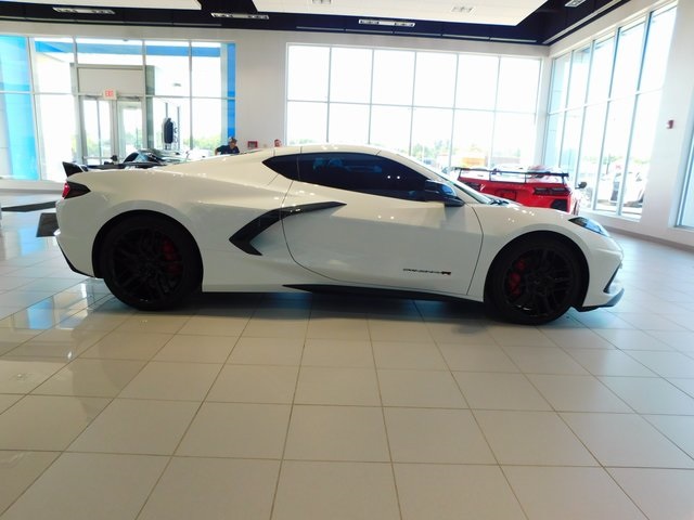 2024 Chevrolet Corvette Stingray 2LT photo 3