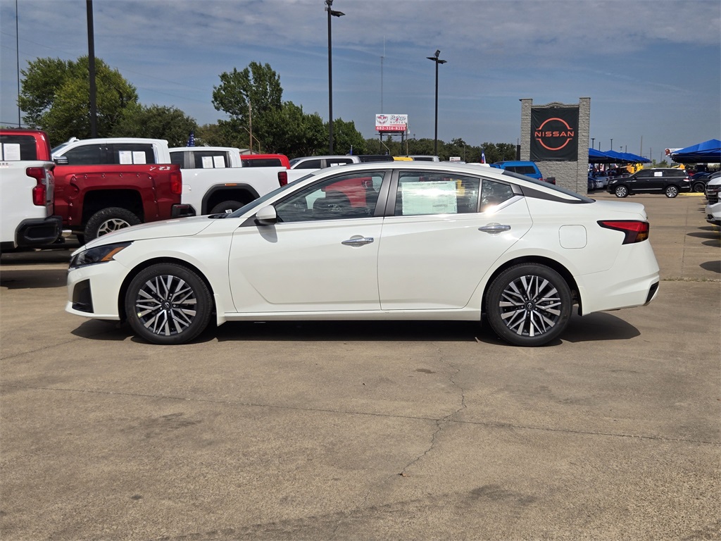 2025 Nissan Altima SV photo 3