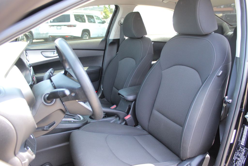 2023 Kia Forte LXS photo 12