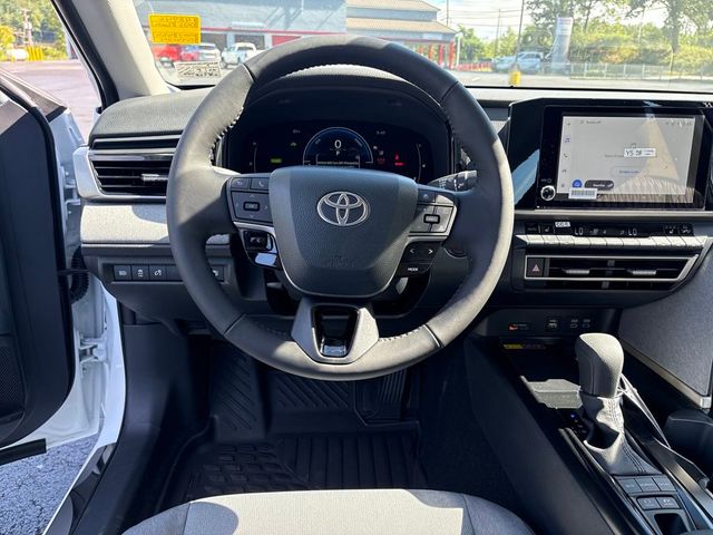 2025 Toyota Camry LE photo 13