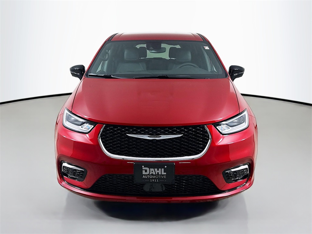 2026 Chrysler Pacifica photo 4