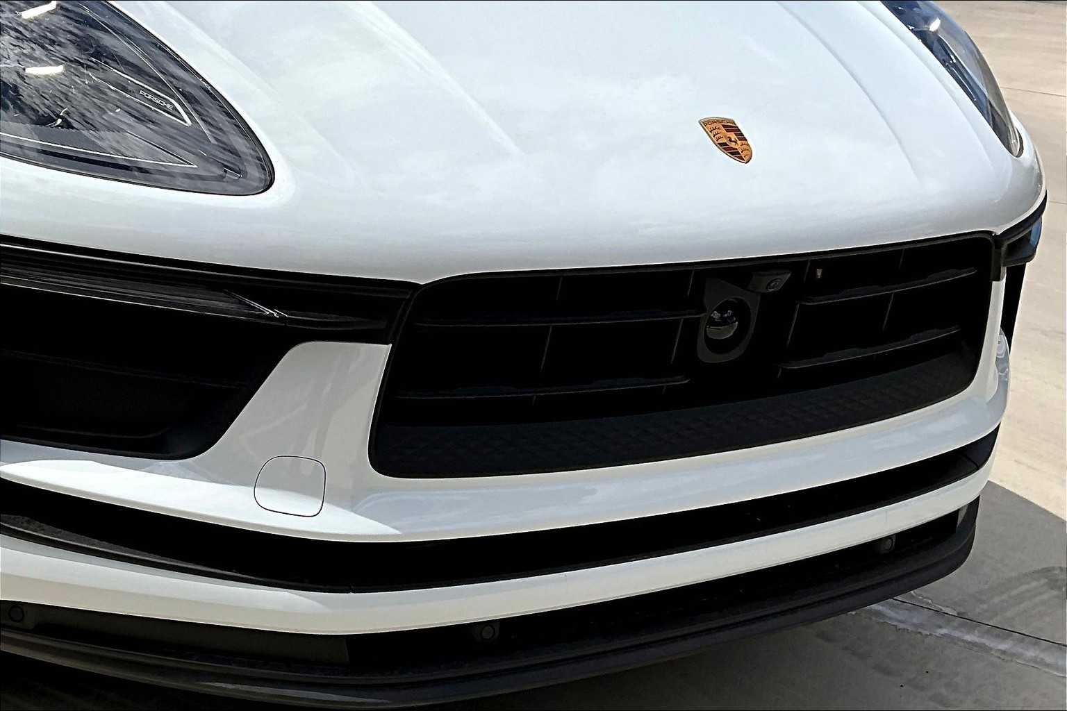 2026 Porsche Macan T photo 22