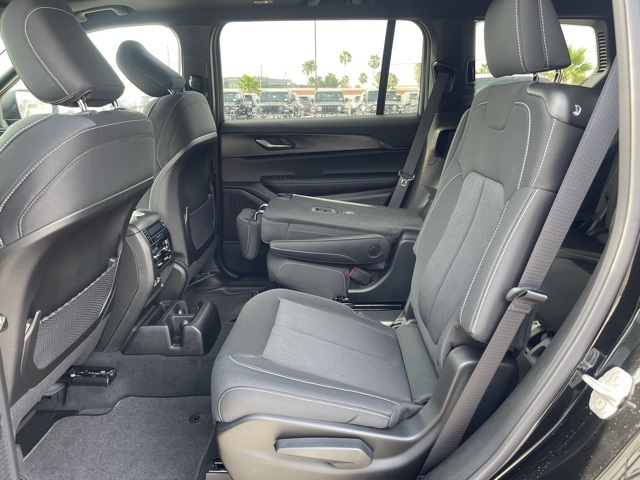 2025 Jeep Grand Cherokee Laredo X photo 17