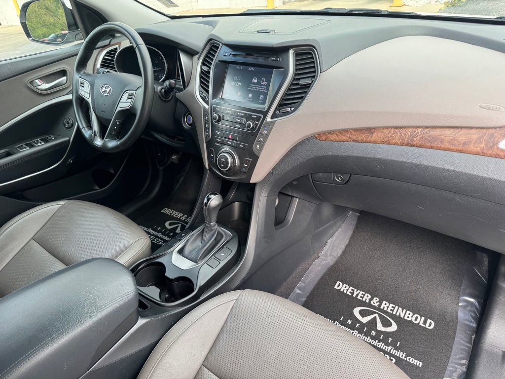 2017 Hyundai Santa Fe SE photo 24