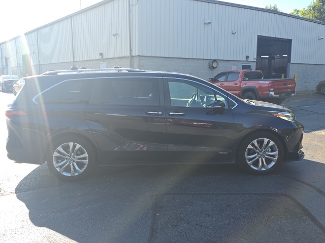2021 Toyota Sienna Platinum photo 5