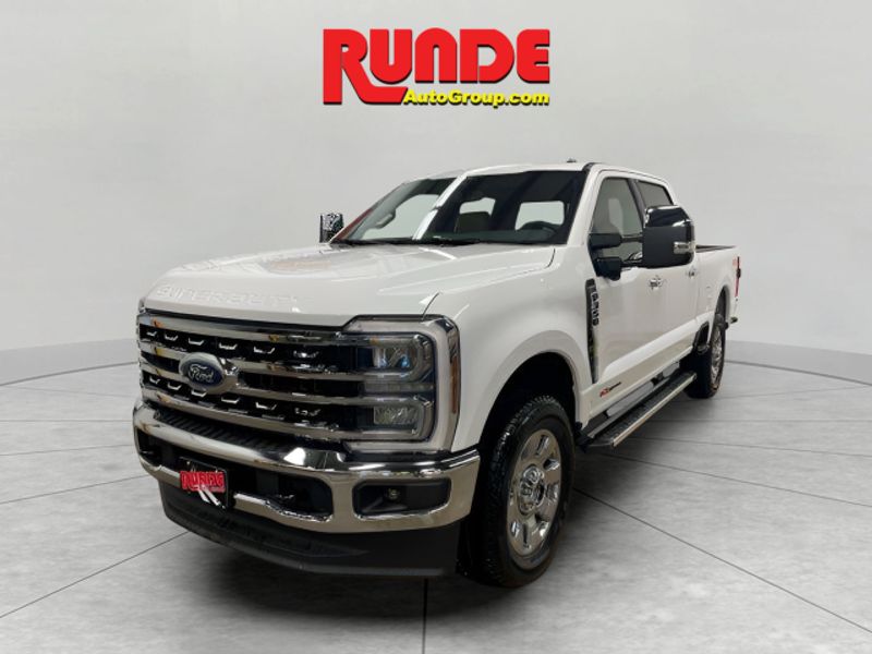 2025 Ford F-350 Super Duty Lariat's photo