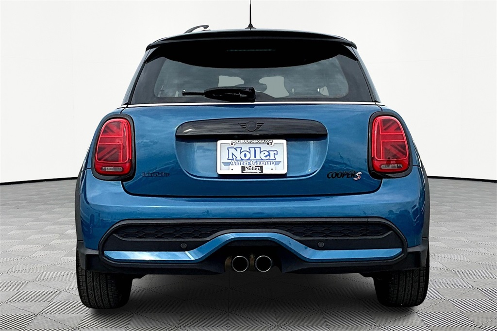 2022 Mini Cooper S Iconic photo 3