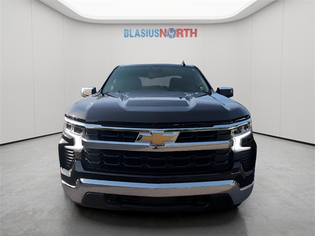 2022 Chevrolet Silverado 1500 LT photo 2