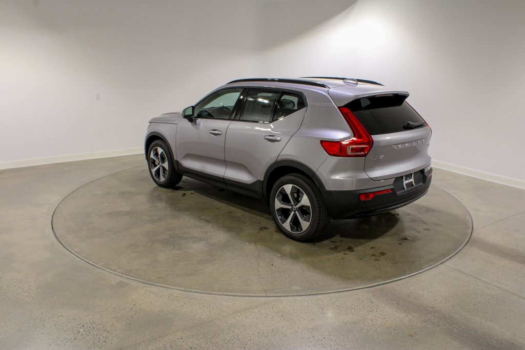 2026 Volvo XC40 Plus photo 3